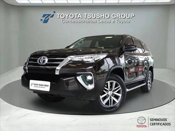 TOYOTA HILUX SW4 2.8 SRX 4X4 7 LUGARES 16V TURBO INTERCOOLER DIESEL 4P AUTOMÁTICO