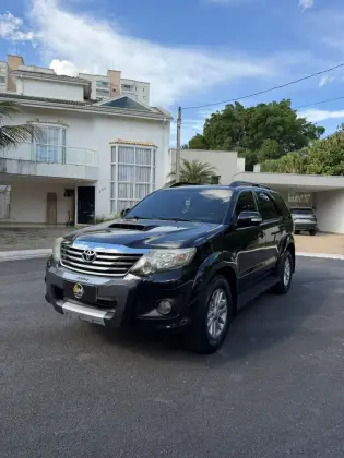 TOYOTA HILUX SW4 3.0 SRV 4X4 16V TURBO INTERCOOLER DIESEL 4P AUTOMÁTICO TOYOTA HILUX SW4 3.0 SRV 4X4 16V TURBO INTERCOOLER DIESEL 4P AUTOMÁTICO