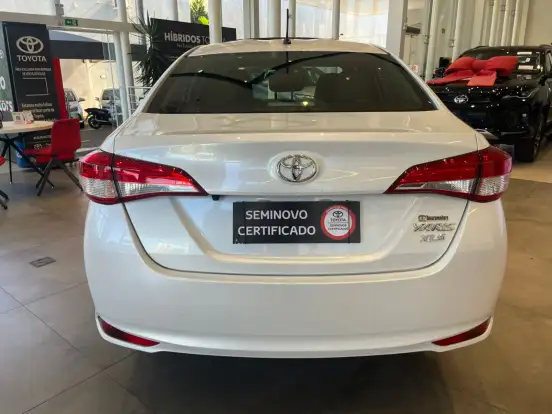 TOYOTA-YARIS-2022