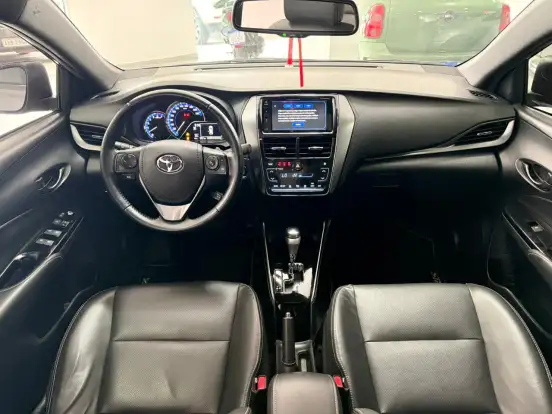 TOYOTA-YARIS-2022