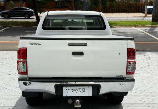 TOYOTA-HILUX-2015