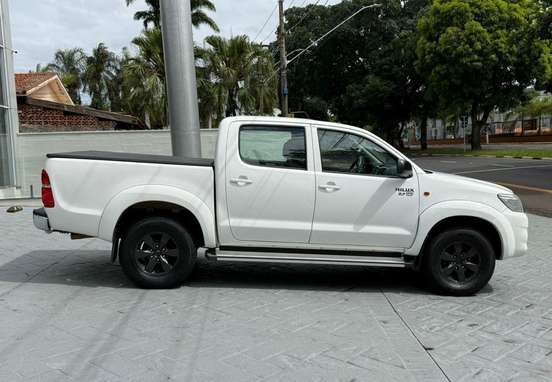 TOYOTA-HILUX-2015