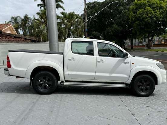 TOYOTA-HILUX-2.7 SRV 4X2 CD 16V FLEX 4P AUTOMÁTICO TOYOTA-HILUX-2015