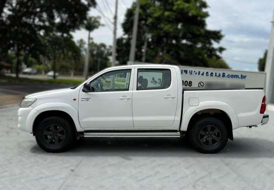 TOYOTA-HILUX-2015