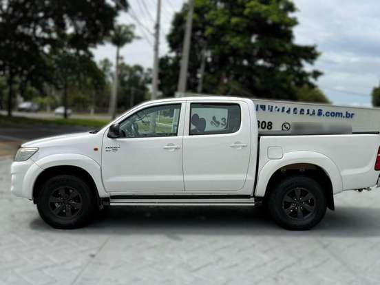 TOYOTA-HILUX-2.7 SRV 4X2 CD 16V FLEX 4P AUTOMÁTICO TOYOTA-HILUX-2015