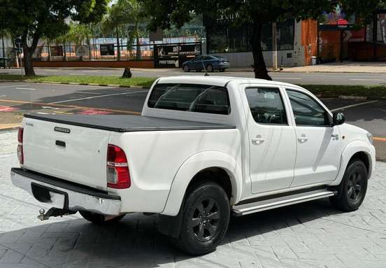 TOYOTA-HILUX-2015