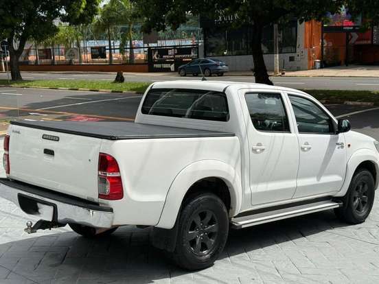 TOYOTA-HILUX-2.7 SRV 4X2 CD 16V FLEX 4P AUTOMÁTICO TOYOTA-HILUX-2015