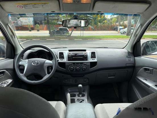 TOYOTA-HILUX-2.7 SRV 4X2 CD 16V FLEX 4P AUTOMÁTICO TOYOTA-HILUX-2015