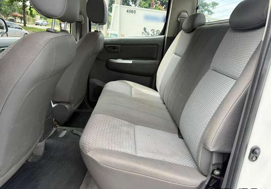 TOYOTA-HILUX-2015