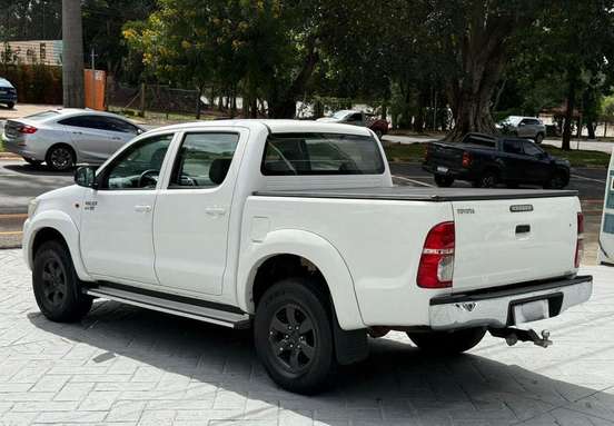 TOYOTA-HILUX-2015