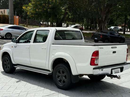 TOYOTA-HILUX-2.7 SRV 4X2 CD 16V FLEX 4P AUTOMÁTICO TOYOTA-HILUX-2015