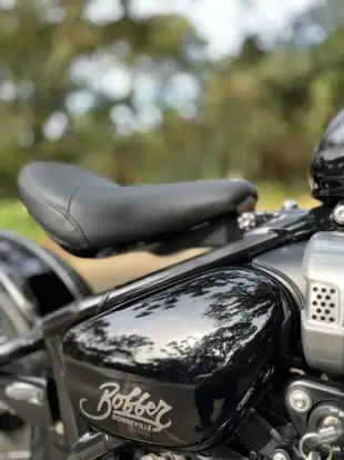 TRIUMPH-BONNEVILLE BOBBER 1200-2020