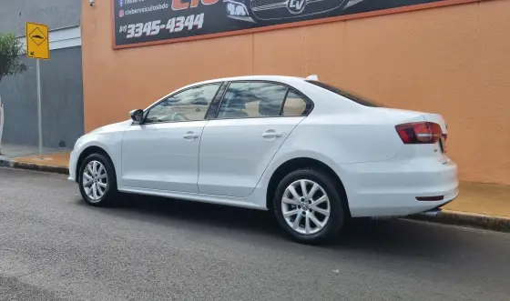 VOLKSWAGEN JETTA 1.4 16V TSI TRENDLINE GASOLINA 4P TIPTRONIC VOLKSWAGEN JETTA 1.4 16V TSI TRENDLINE GASOLINA 4P TIPTRONIC