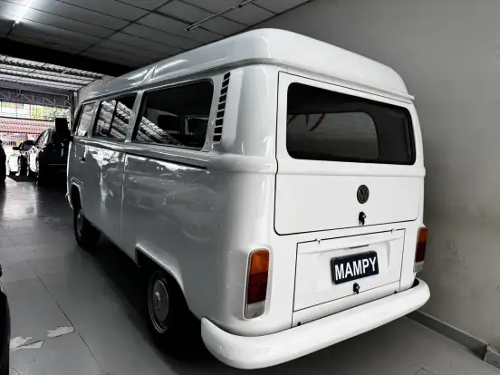 VOLKSWAGEN-KOMBI-2000