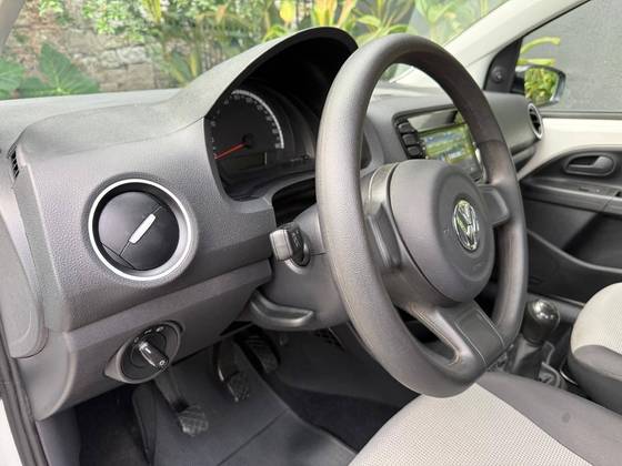 /en/city-florianopolis/cate-car-used-car/volkswagen-up-2017-1-0-mpi-track-12v-flex-4p-manual-48402378979869696/-13