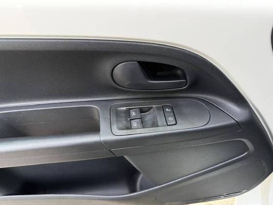 /en/city-florianopolis/cate-car-used-car/volkswagen-up-2017-1-0-mpi-track-12v-flex-4p-manual-48402378979869696/-16