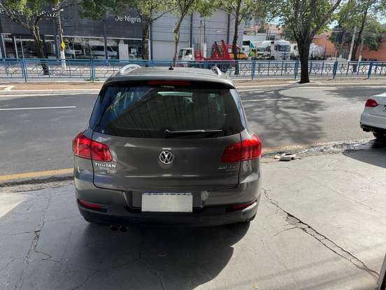 VOLKSWAGEN-TIGUAN-2011