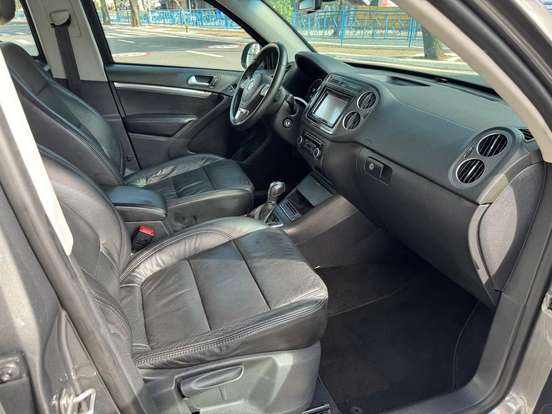 VOLKSWAGEN-TIGUAN-2011