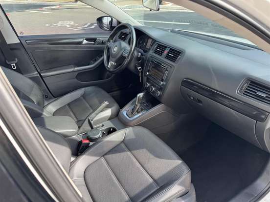 VOLKSWAGEN-TIGUAN-2011