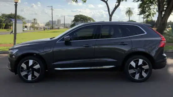 VOLVO-XC60-2023