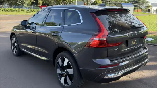 VOLVO-XC60-2023