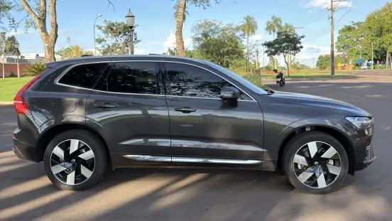VOLVO-XC60-2023