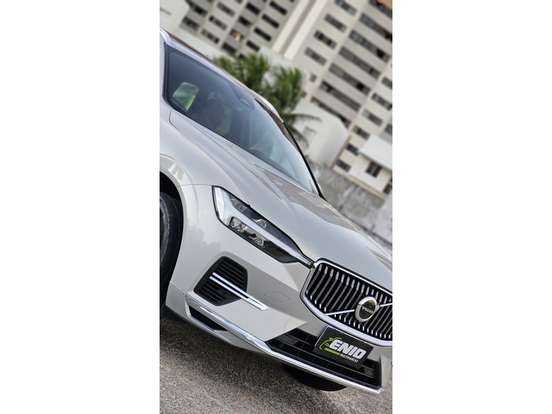 VOLVO-XC60-2022