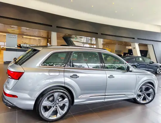 AUDI-Q7-2026