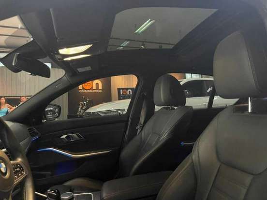 BMW-320i-2020
