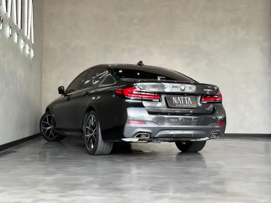 BMW-530e-2020