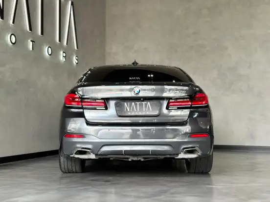 BMW-530e-2020