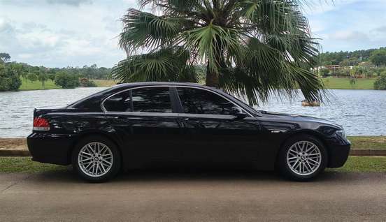 BMW-745i-2002