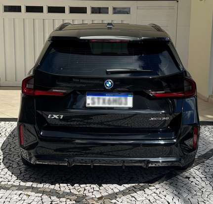 BMW-iX1-2023
