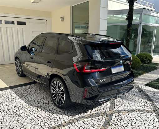 BMW-iX1-2023