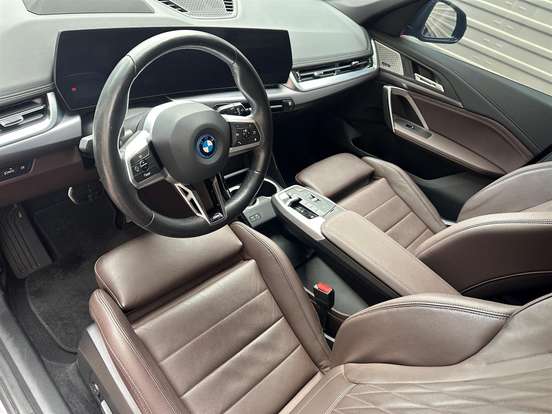 BMW-iX1-2023