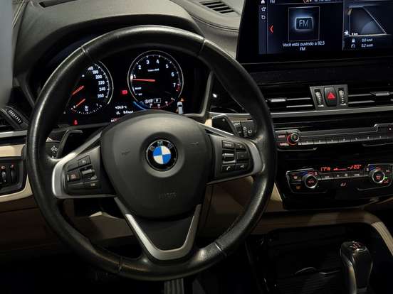 BMW-X1-2.0 16V TURBO ACTIVEFLEX SDRIVE20I X-LINE 4P AUTOMÁTICO BMW-X1-2020