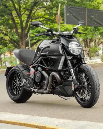 DUCATI DIAVEL DARK 