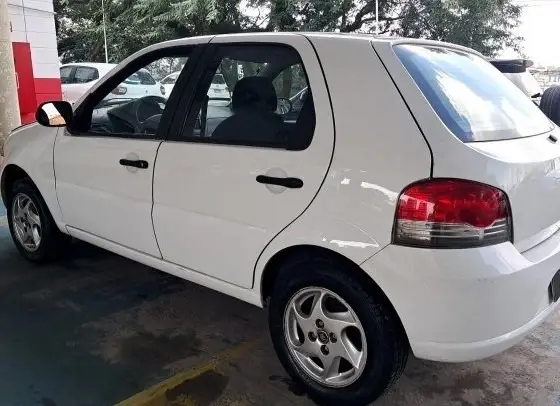 FIAT PALIO 1.4 MPI ATTRACTIVE 8V FLEX 4P MANUAL FIAT PALIO 1.4 MPI ATTRACTIVE 8V FLEX 4P MANUAL