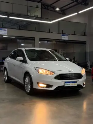 FORD FOCUS 2.0 TITANIUM FASTBACK 16V FLEX 4P POWERSHIFT