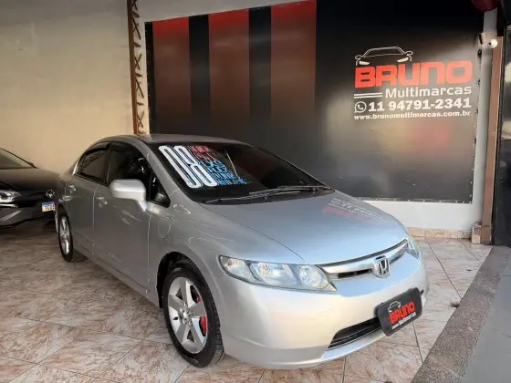 HONDA CIVIC 1.8 LXS 16V FLEX 4P AUTOMÁTICO HONDA CIVIC 1.8 LXS 16V FLEX 4P AUTOMÁTICO