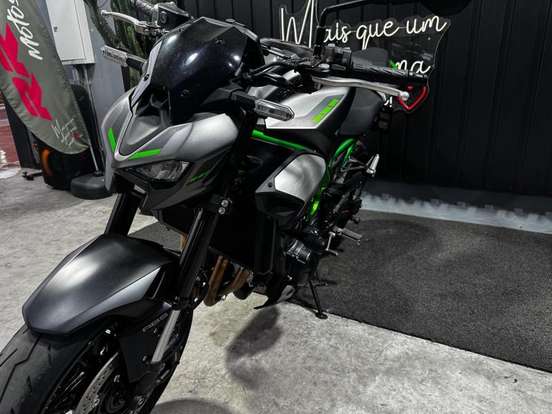 KAWASAKI-Z900-2025