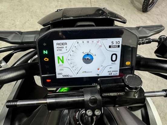 KAWASAKI-Z900-2025