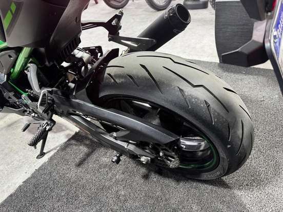 KAWASAKI-Z900-2025