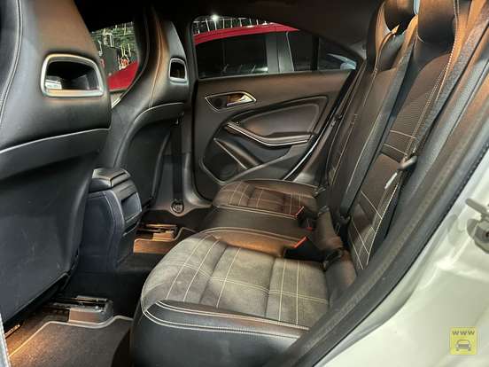 MERCEDES-BENZ-CLA 200-2015