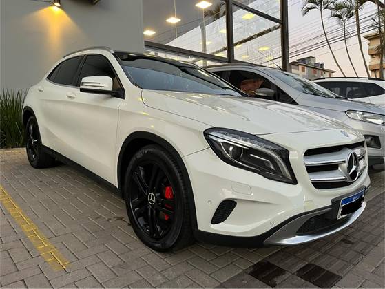MERCEDES-BENZ GLA 200 1.6 CGI VISION BLACK EDITION 16V TURBO FLEX 4P AUTOMÁTICO