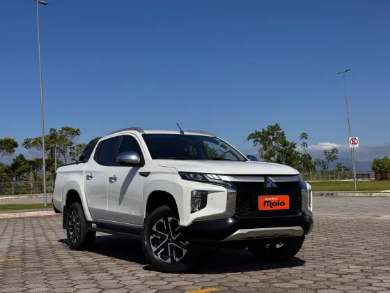 MITSUBISHI L200 TRITON 2.4 16V TURBO DIESEL SPORT HPE-S CD 4P 4X4 AUTOMÁTICO
