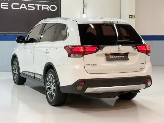 MITSUBISHI-OUTLANDER-2016