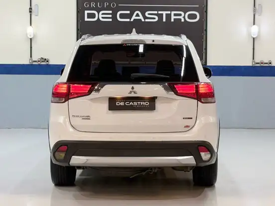 MITSUBISHI-OUTLANDER-2016