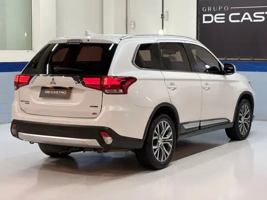 MITSUBISHI-OUTLANDER-2016