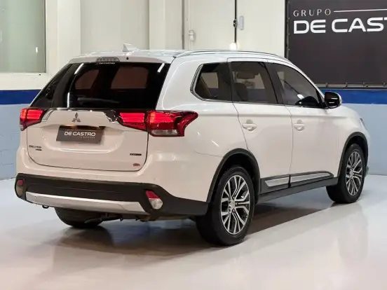 MITSUBISHI-OUTLANDER-2.2 4X4 16V DIESEL 4P AUTOMÁTICO MITSUBISHI-OUTLANDER-2016